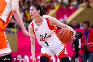 ewc-表现不好!王思雨9中2&三分3中0拿到4分7板4助 出现3失误